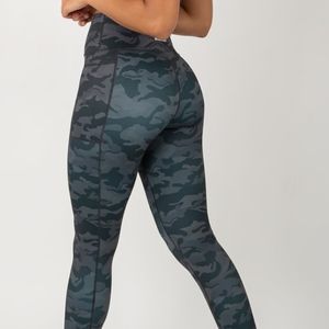 Camo leggings wear wolf clothing